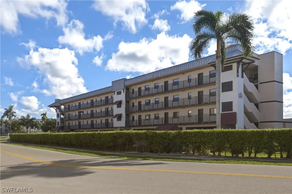 801 River Point Drive Naples FL 34102