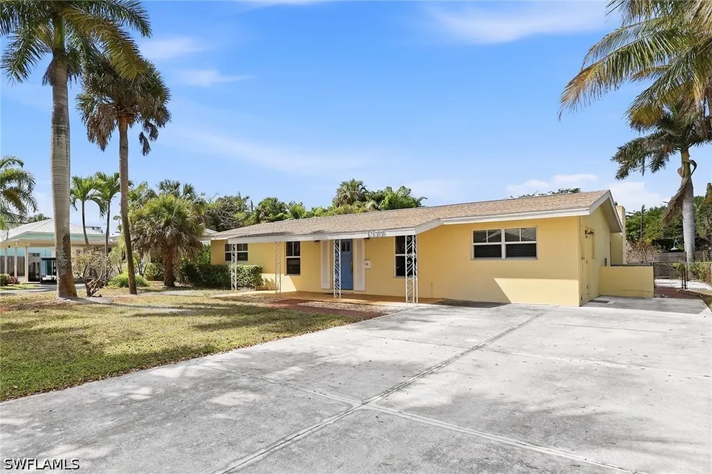 1377 11th Court N Naples FL 34102