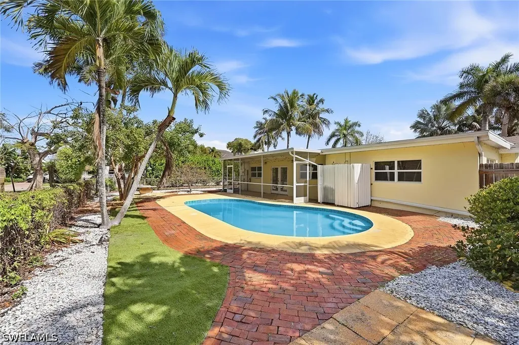 1377 11th Court N Naples FL 34102