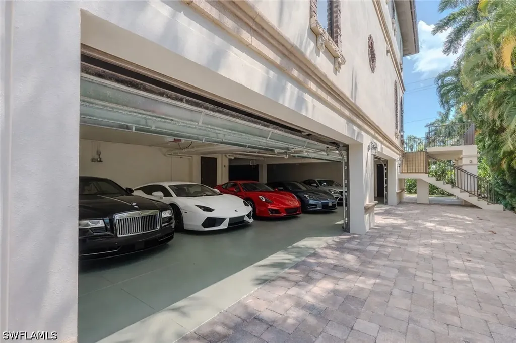 200 S Golf Drive Naples FL 34102