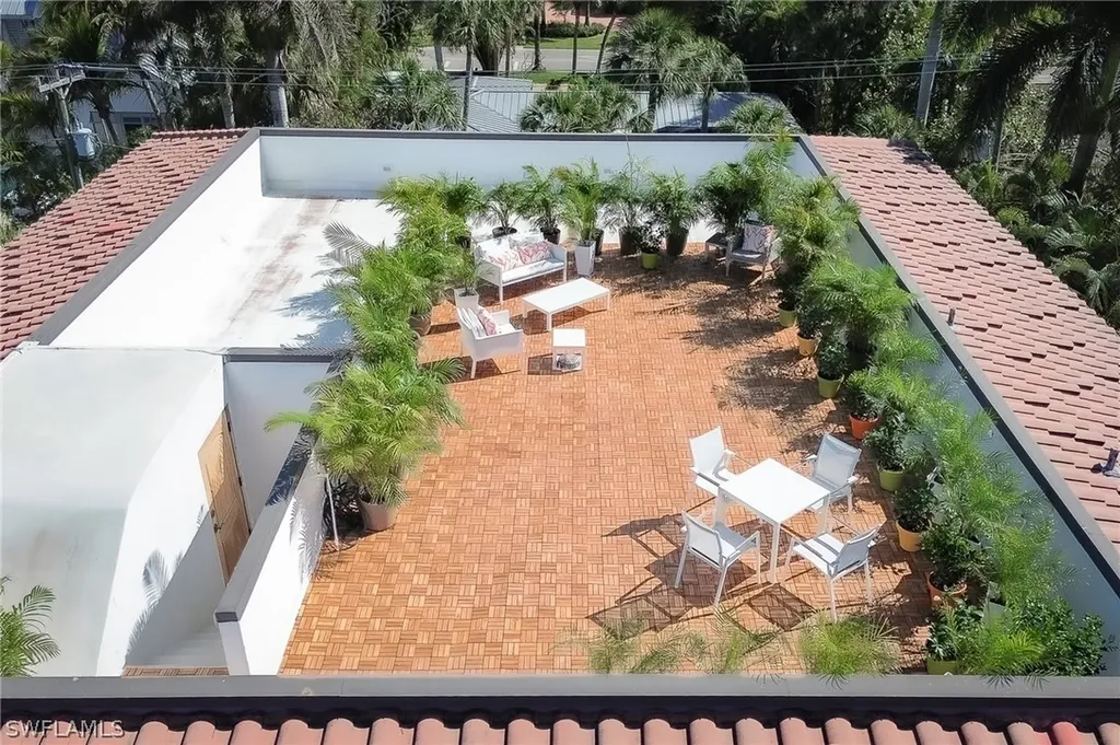 200 S Golf Drive Naples FL 34102