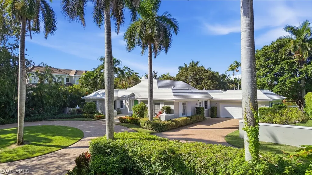 2700 Lantern Lane Naples FL 34102