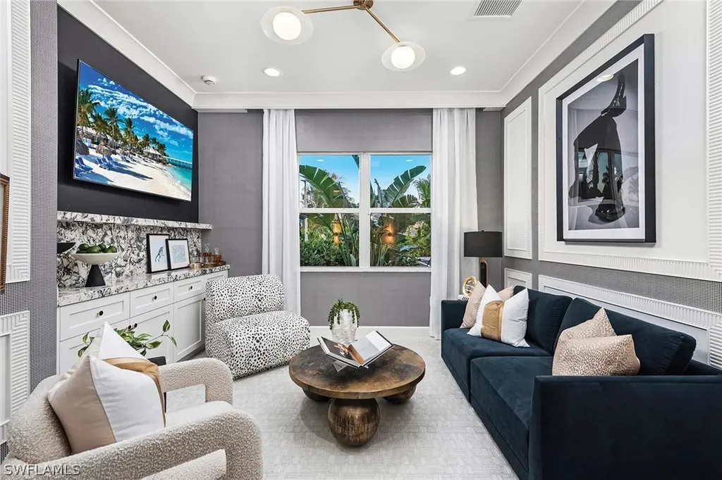 2582 Kingfisher Drive Naples FL 34112