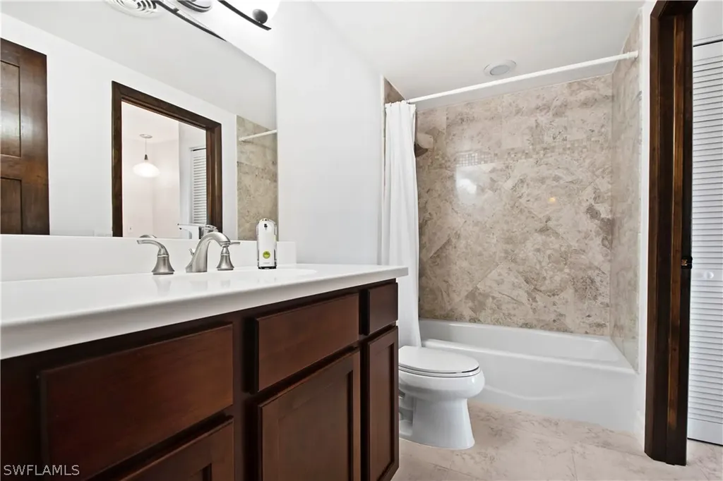 60 Pelican Street W Naples FL 34113