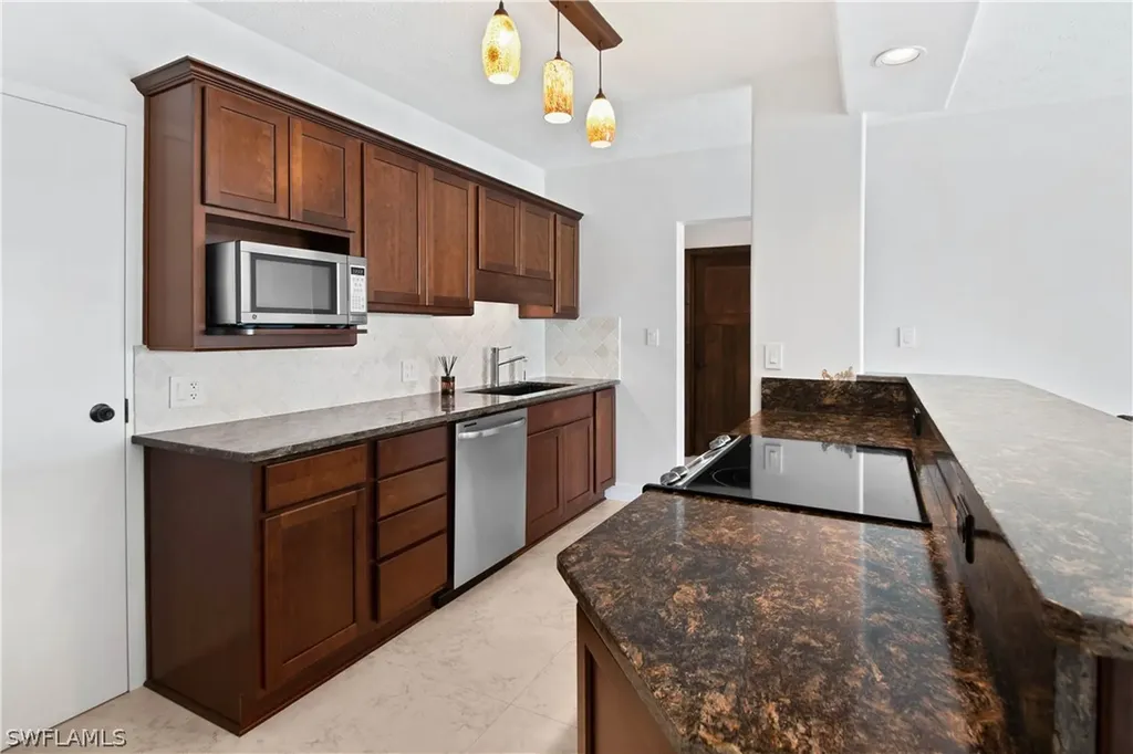 60 Pelican Street W Naples FL 34113