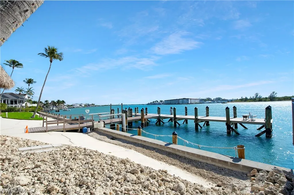 60 Pelican Street W Naples FL 34113