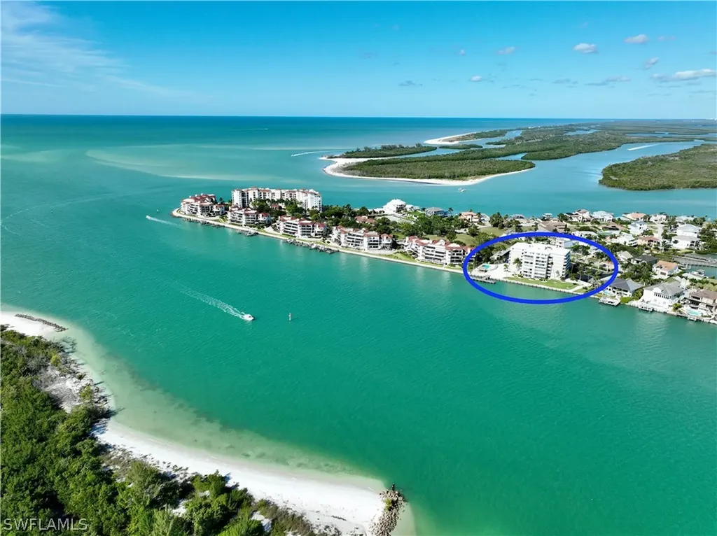 60 Pelican Street W Naples FL 34113