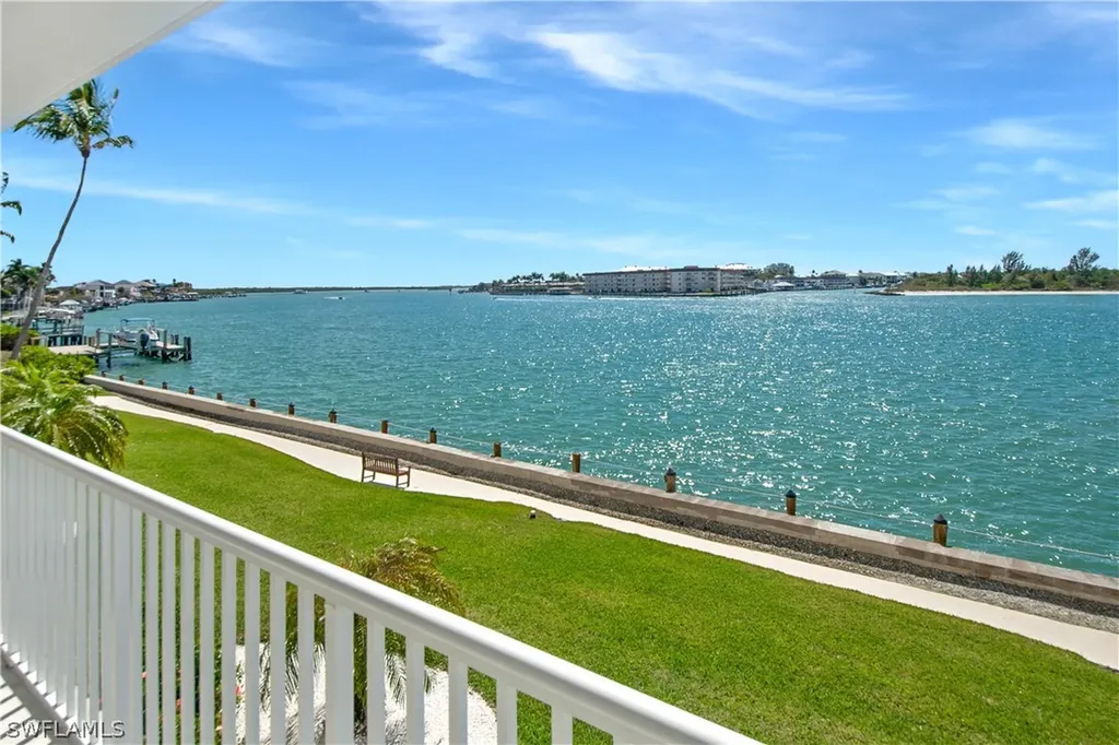60 Pelican Street W Naples FL 34113