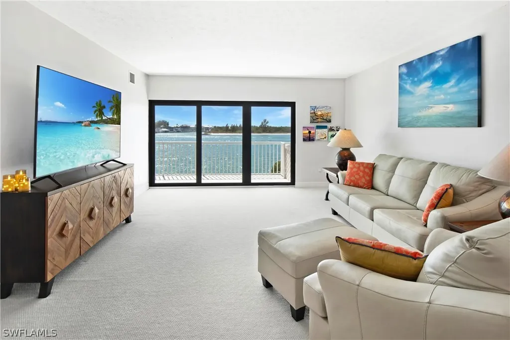 60 Pelican Street W Naples FL 34113