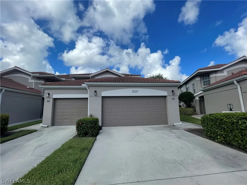 2021 Crestview Way Naples FL 34119