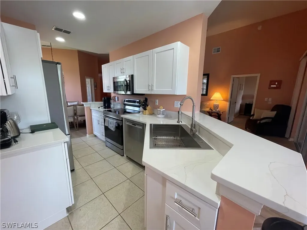 2021 Crestview Way Naples FL 34119