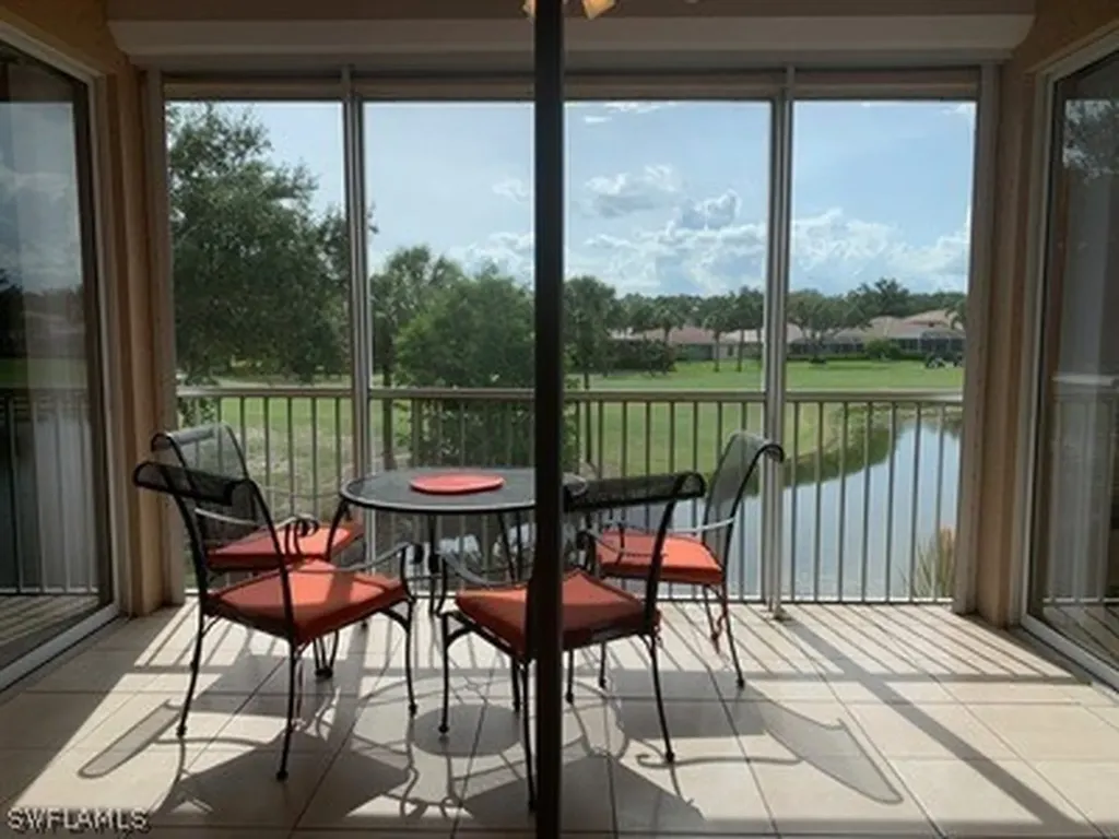 2021 Crestview Way Naples FL 34119