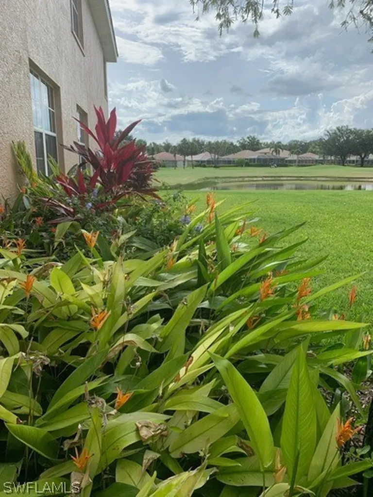 2021 Crestview Way Naples FL 34119