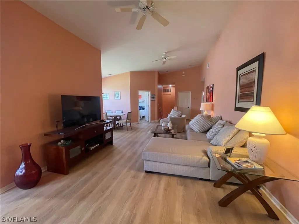 2021 Crestview Way Naples FL 34119