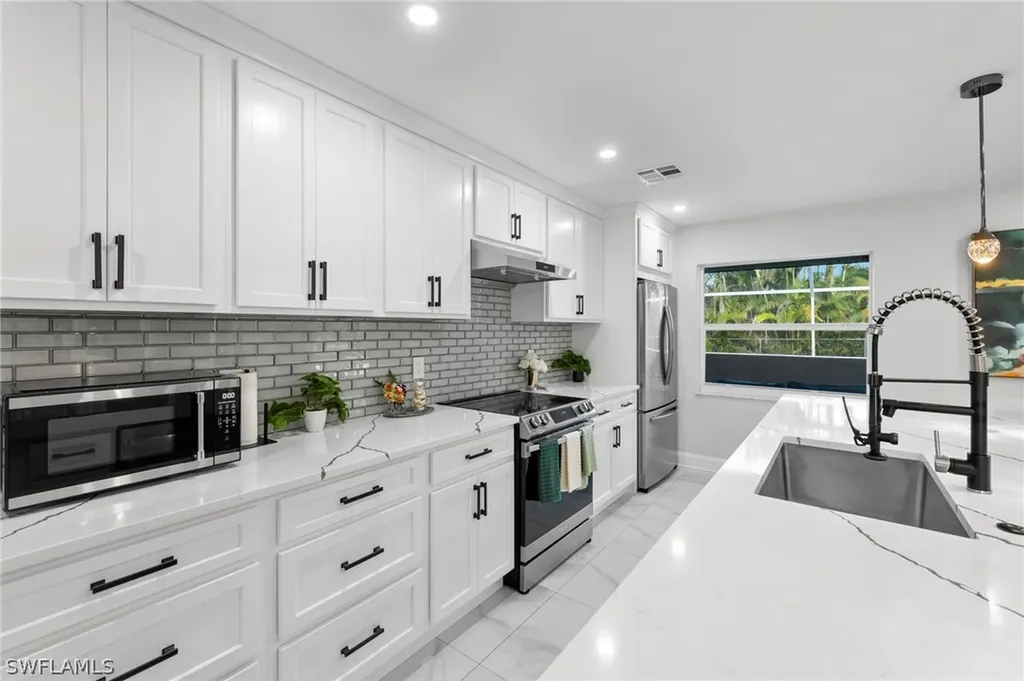 5211 Pocatella Court Cape Coral FL 33904