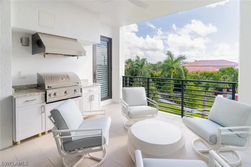 1125 Central Avenue Naples FL 34102