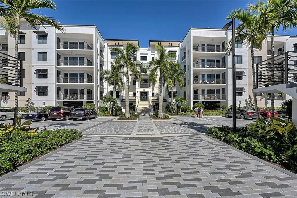 1125 Central Avenue Naples FL 34102