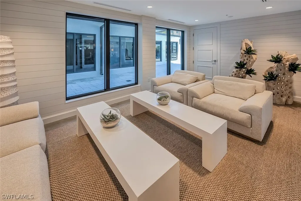 1125 Central Avenue Naples FL 34102