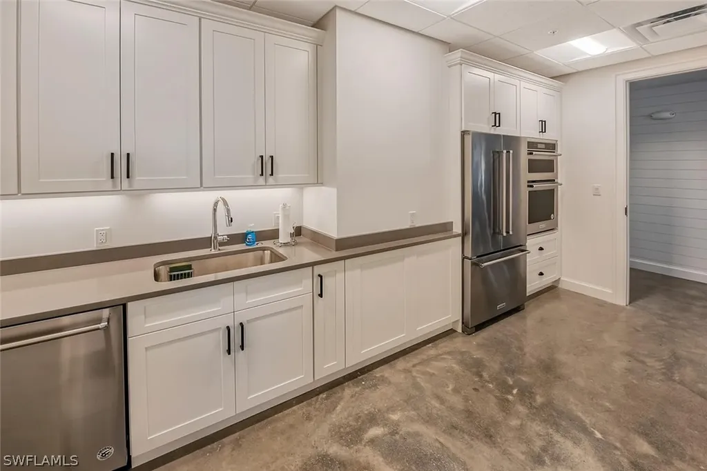 1125 Central Avenue Naples FL 34102