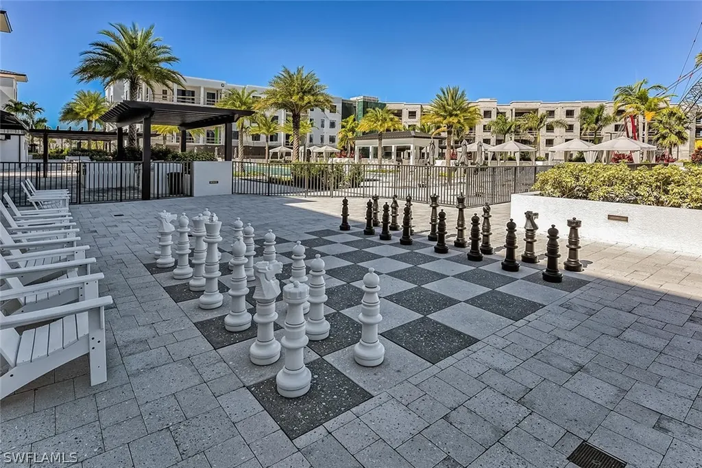1125 Central Avenue Naples FL 34102