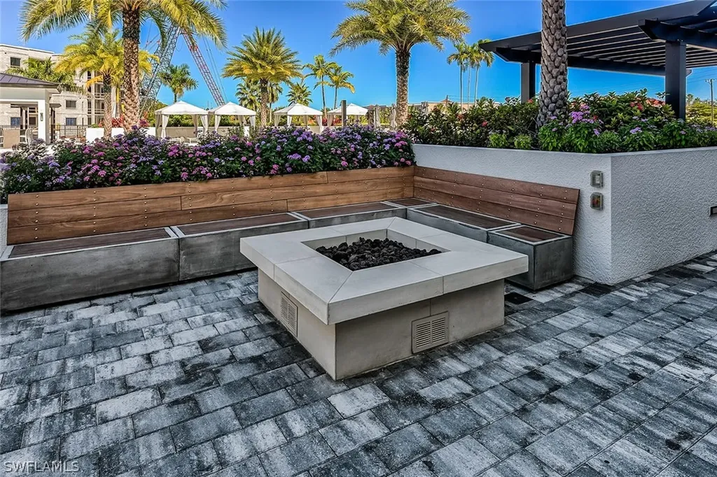 1125 Central Avenue Naples FL 34102