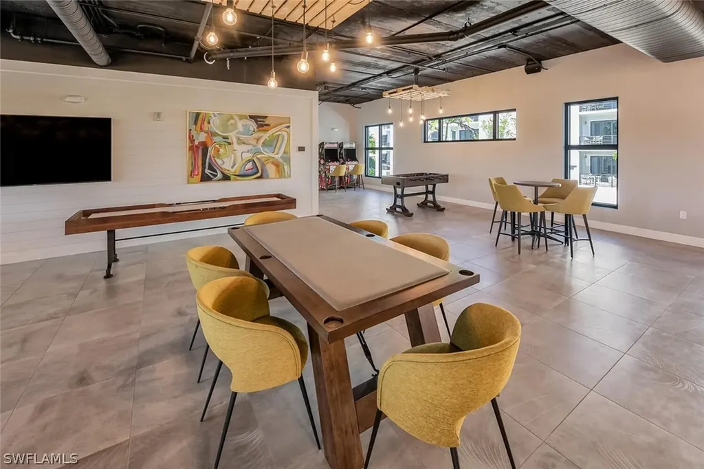 1125 Central Avenue Naples FL 34102