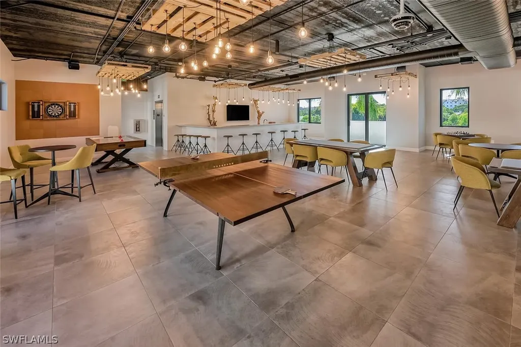 1125 Central Avenue Naples FL 34102