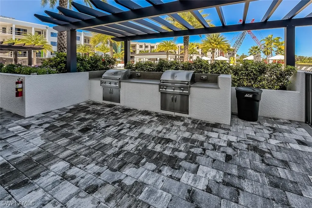 1125 Central Avenue Naples FL 34102