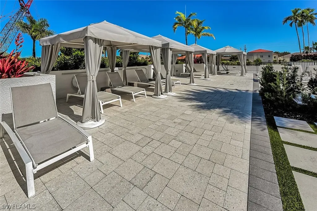 1125 Central Avenue Naples FL 34102