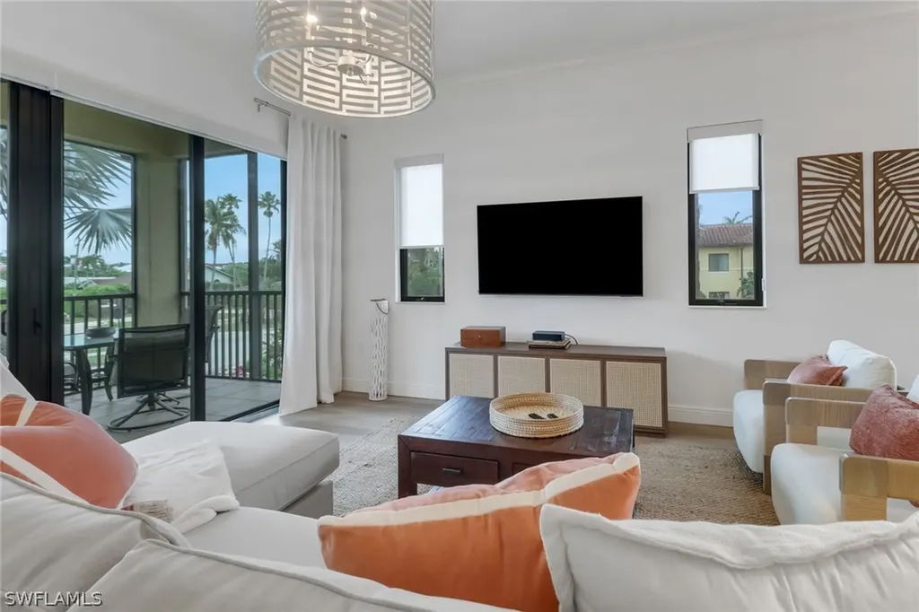 985 Sandpiper Street Naples FL 34102
