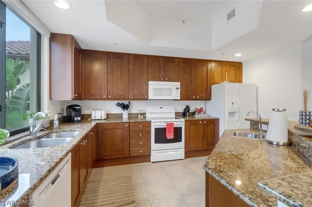 985 Sandpiper Street Naples FL 34102