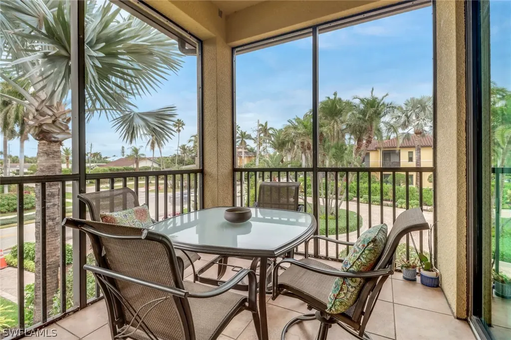985 Sandpiper Street Naples FL 34102