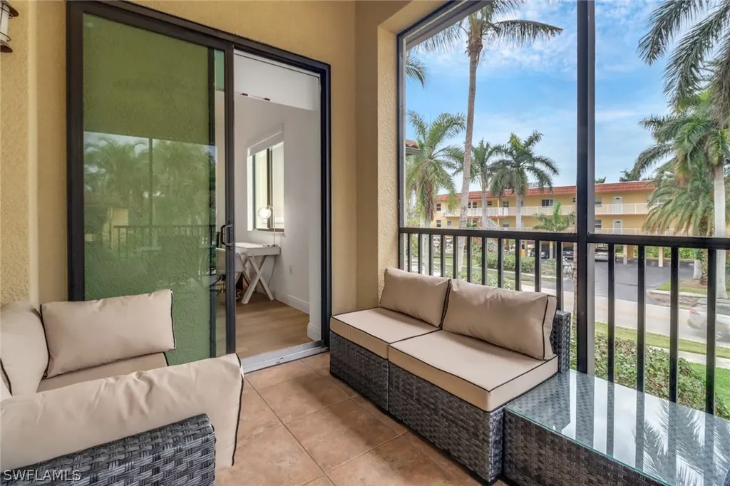 985 Sandpiper Street Naples FL 34102