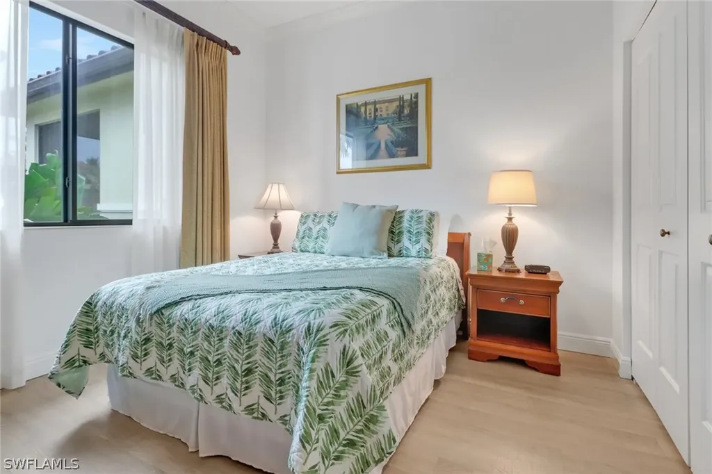 985 Sandpiper Street Naples FL 34102