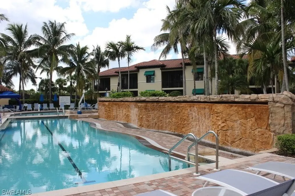 985 Sandpiper Street Naples FL 34102