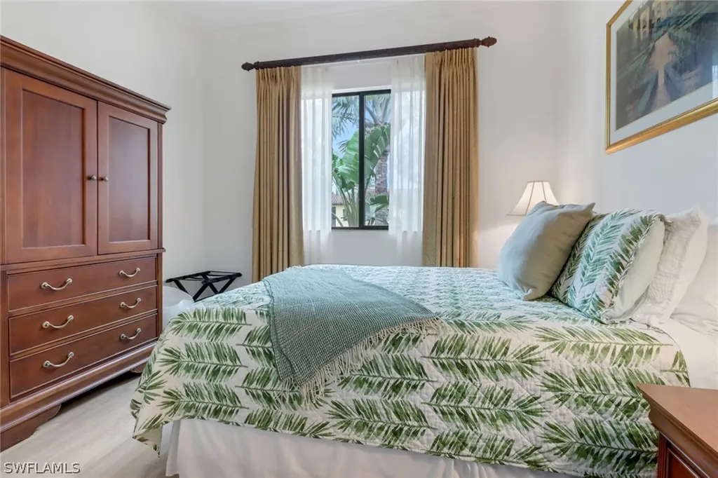 985 Sandpiper Street Naples FL 34102
