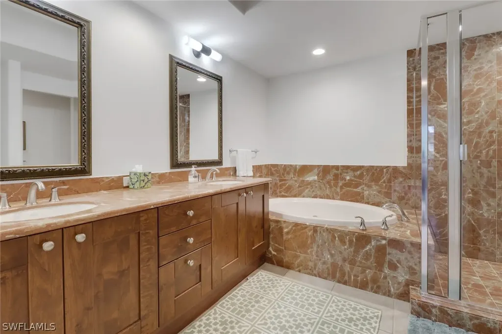 985 Sandpiper Street Naples FL 34102