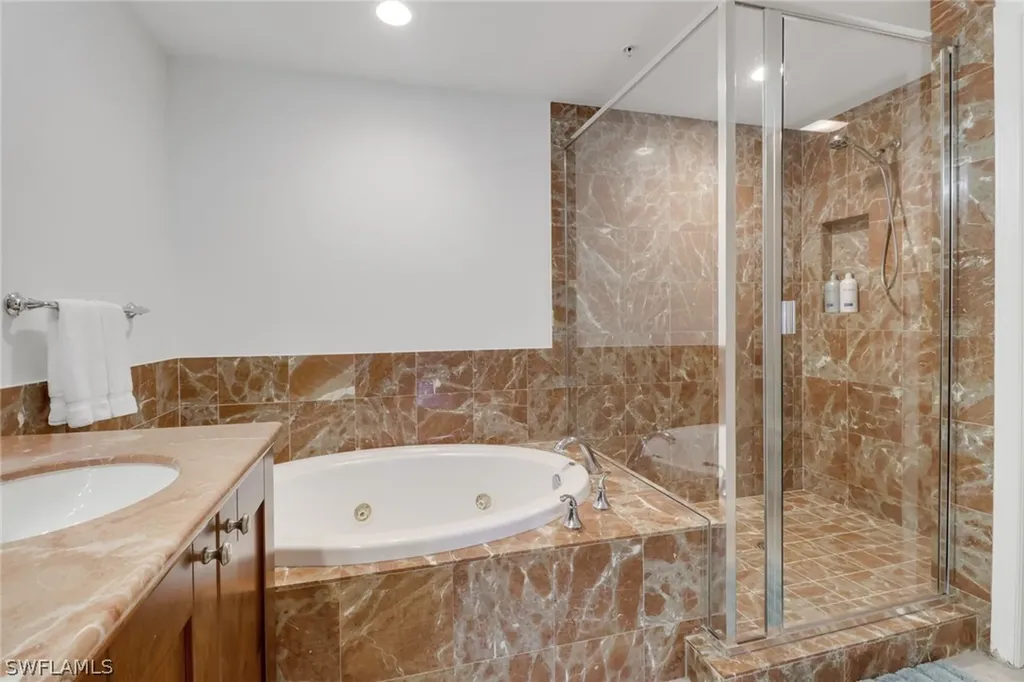 985 Sandpiper Street Naples FL 34102
