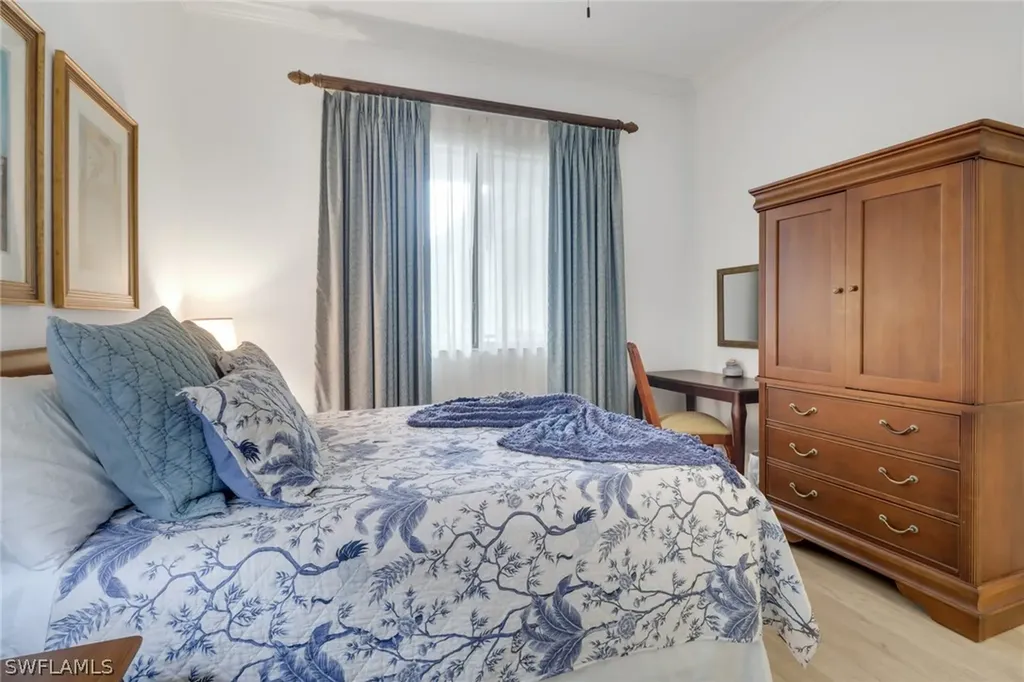 985 Sandpiper Street Naples FL 34102
