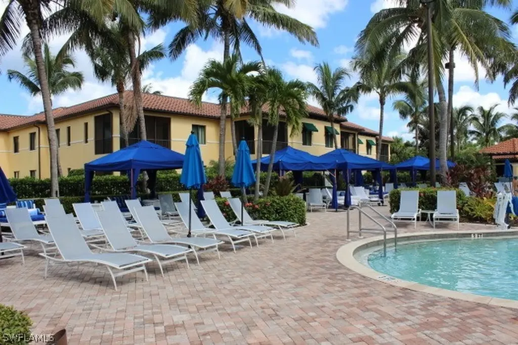 985 Sandpiper Street Naples FL 34102