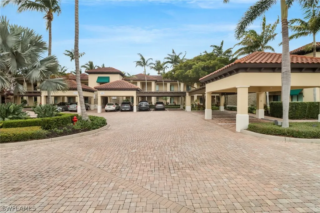 985 Sandpiper Street Naples FL 34102