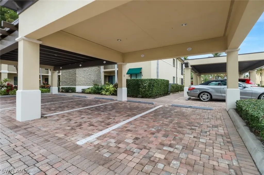 985 Sandpiper Street Naples FL 34102