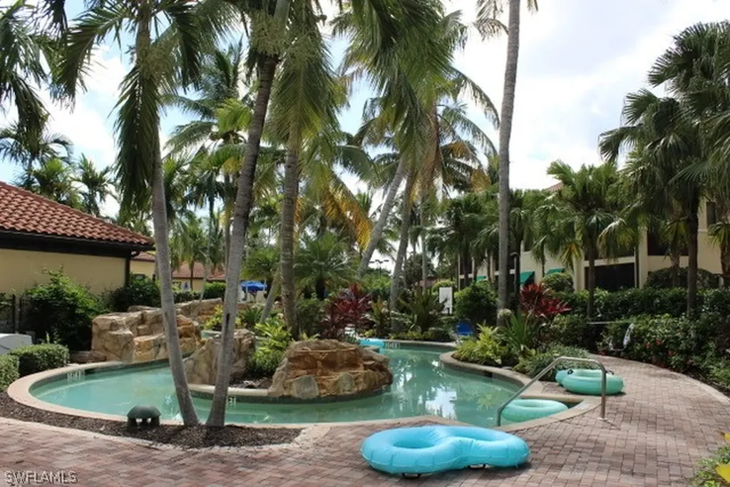 985 Sandpiper Street Naples FL 34102