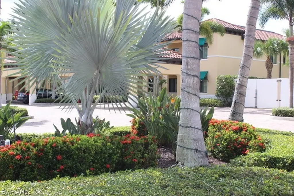 985 Sandpiper Street Naples FL 34102