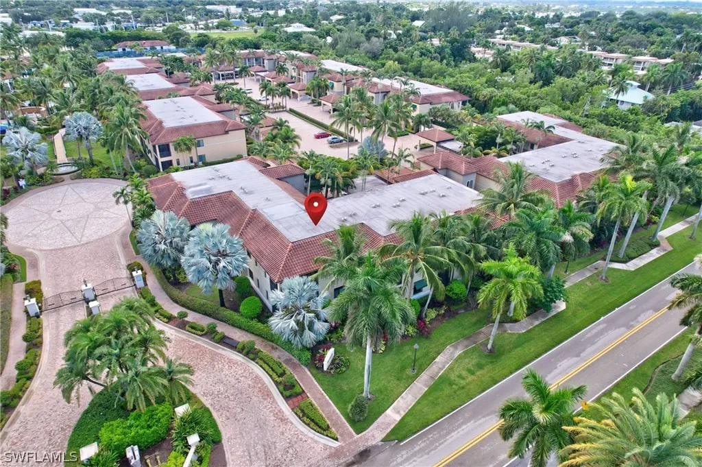 985 Sandpiper Street Naples FL 34102