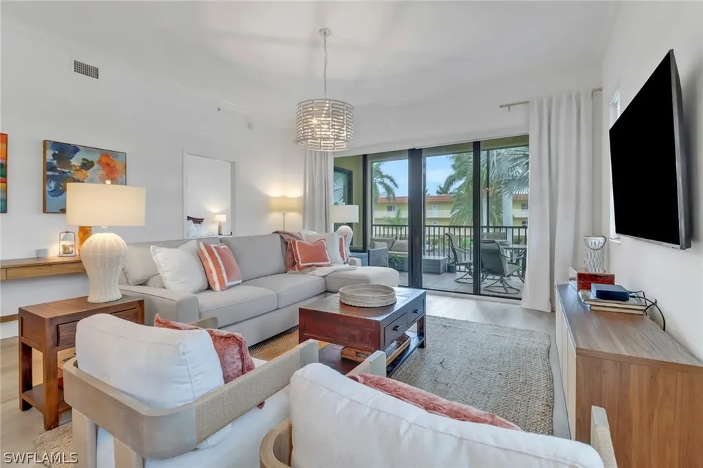 985 Sandpiper Street Naples FL 34102