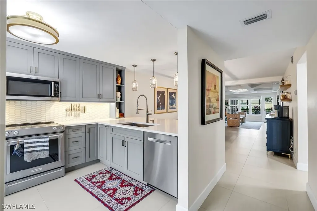 3569 Antarctic Circle Naples FL 34112