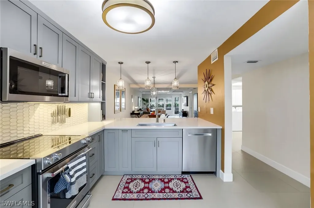 3569 Antarctic Circle Naples FL 34112