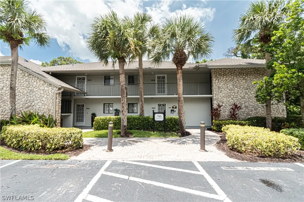 746 Eagle Creek Drive W Naples FL 34113