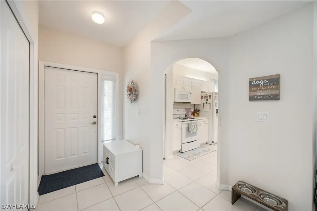 348 Dover Place Naples FL 34104